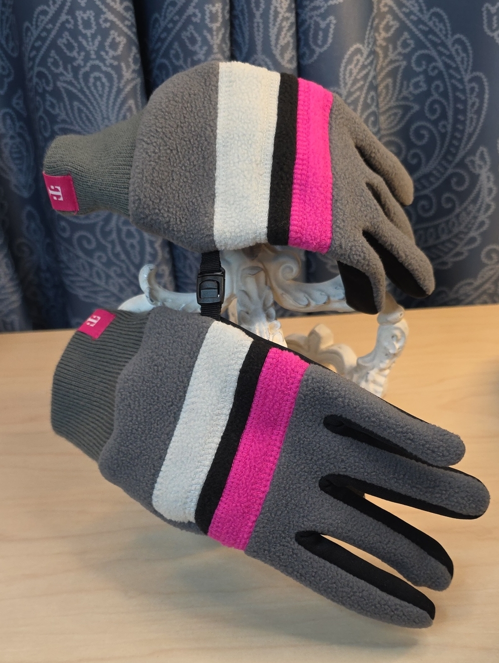 T-Mobile Tuesday Touch Screen Gloves New Gray, Pink, White and Black |